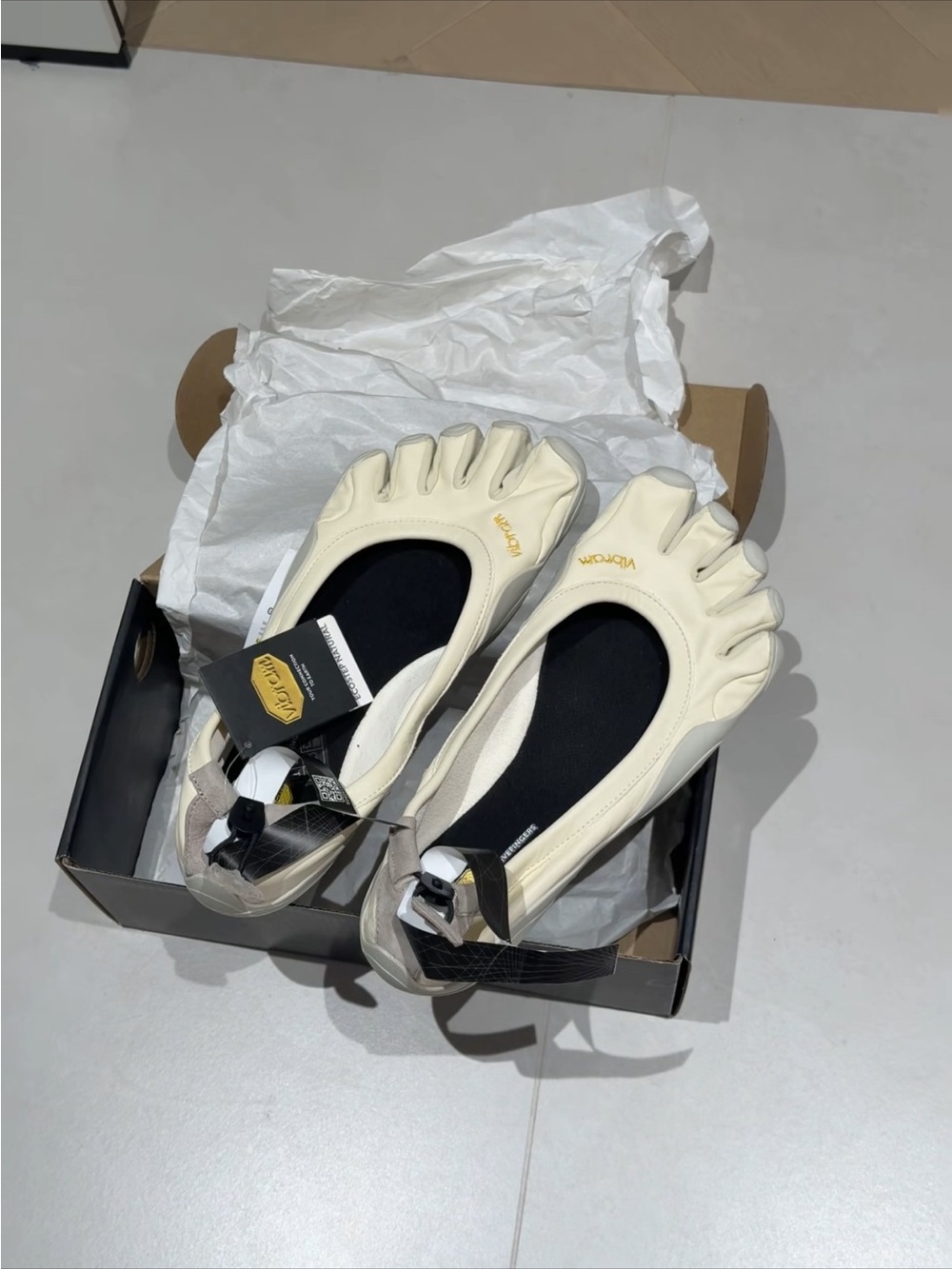 New Vibram evo Women’s slip on Toe Flats - Picture 4 of 5